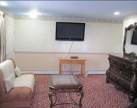 The Parsippany Inn And Suites Morris Plains Exterior photo